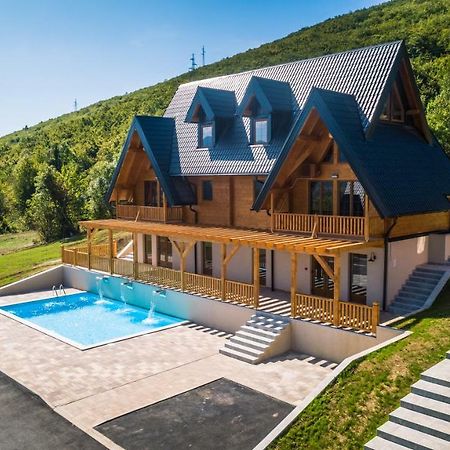 Wooden Houses Macola Hotel Korenica Exterior photo