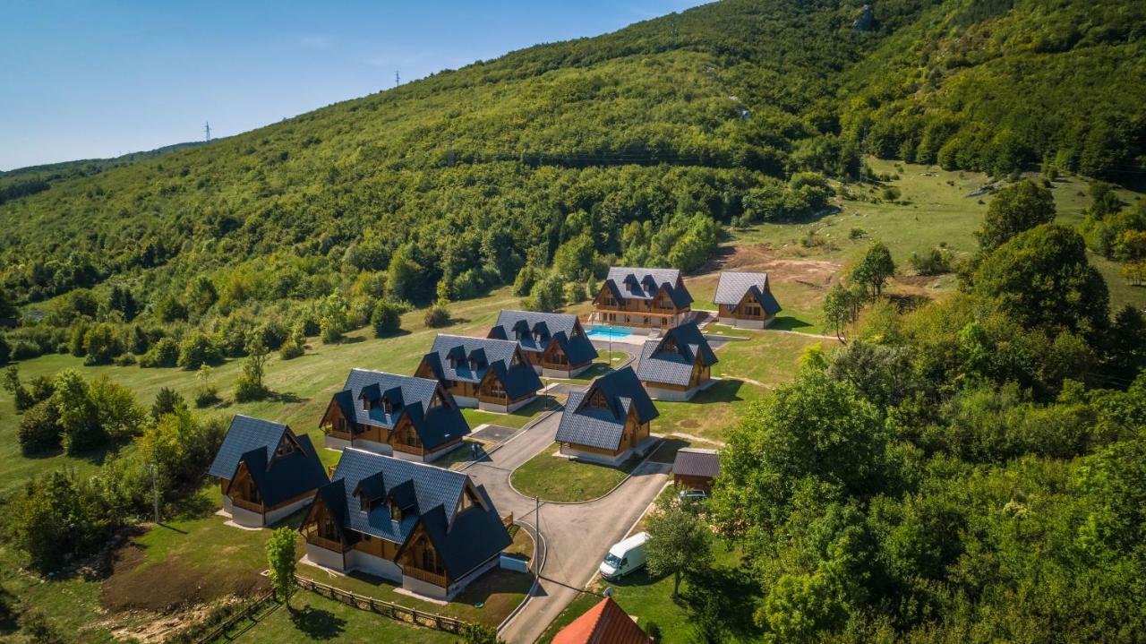 Wooden Houses Macola Hotel Korenica Exterior photo