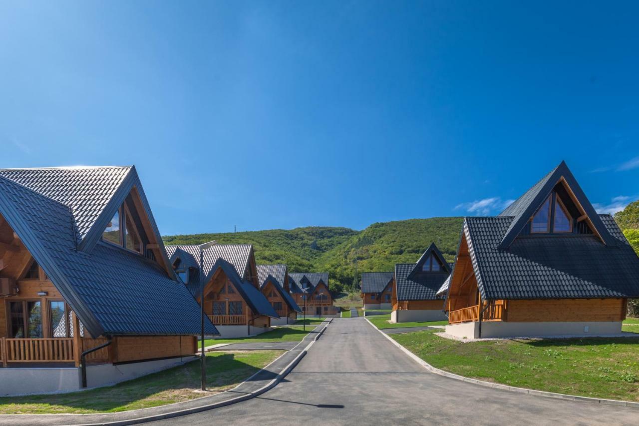 Wooden Houses Macola Hotel Korenica Exterior photo